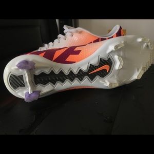 Soccer shoes